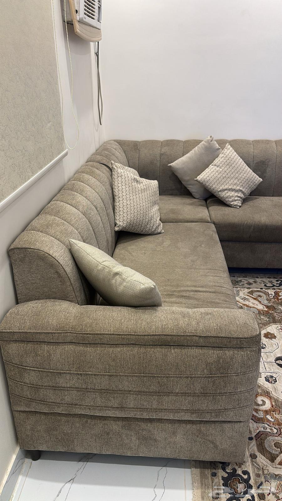 Sofas and tables64385817535875110