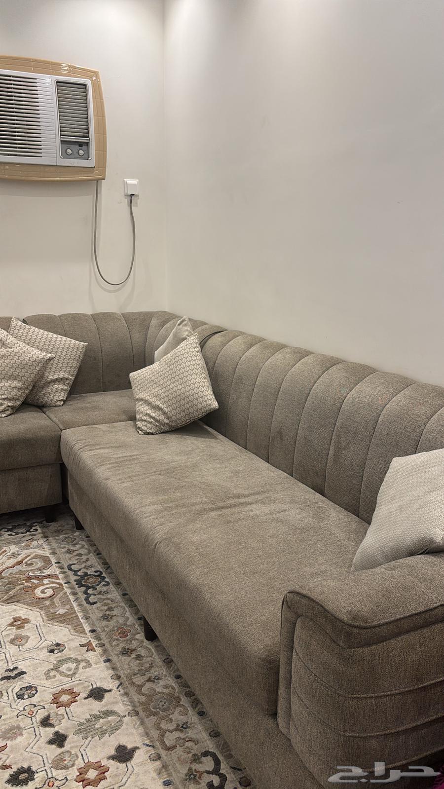 Sofas and tables64385817535875112