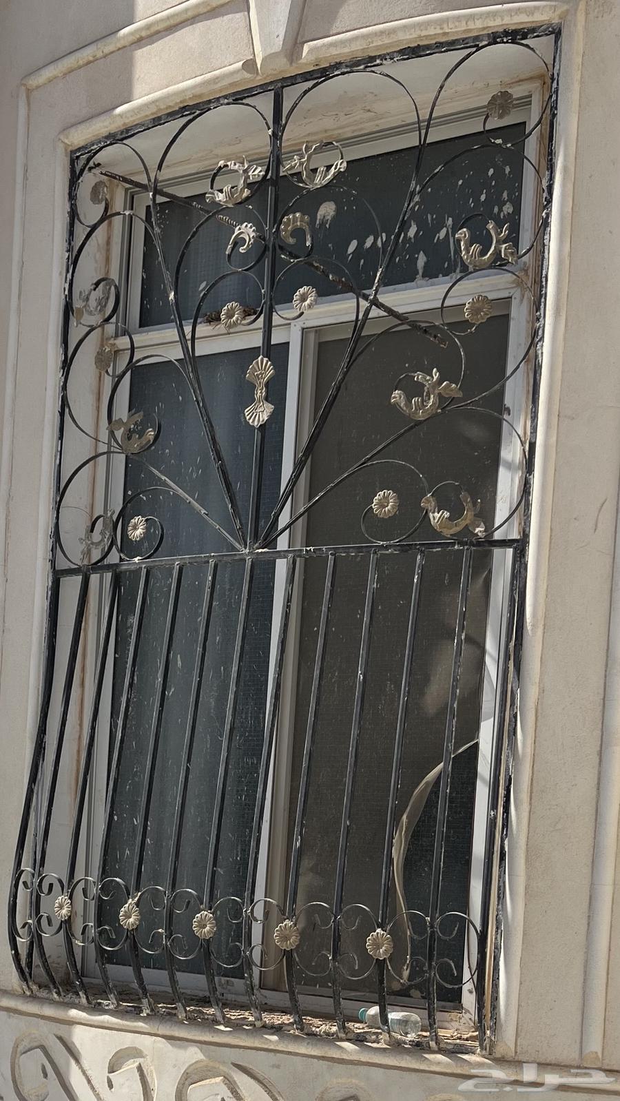 Window with iron decoration for sale, quantity 464385285954305110