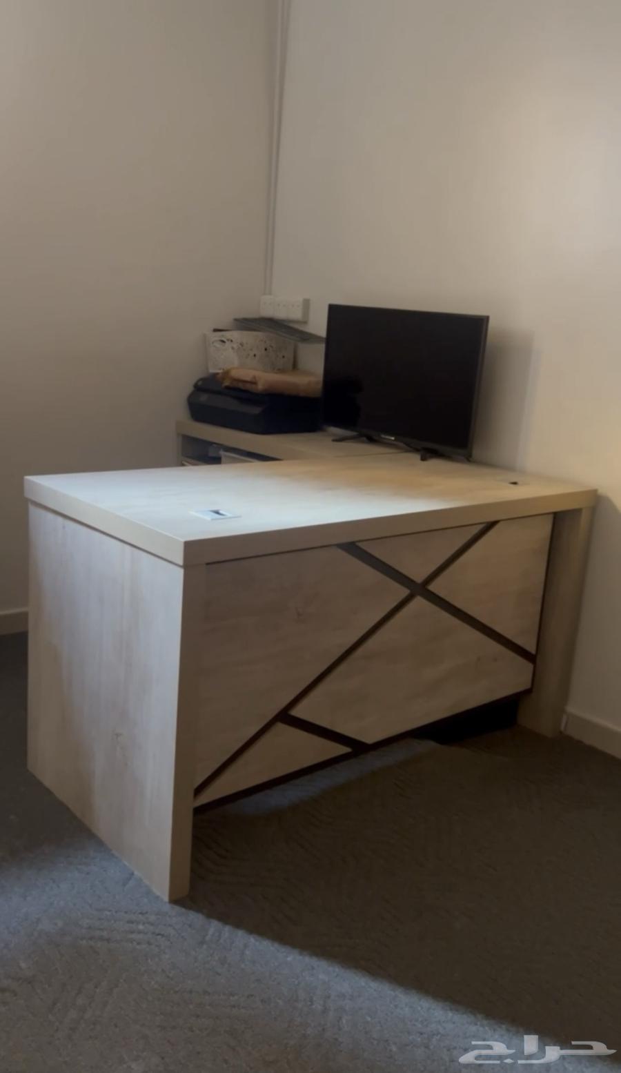 Office table64378411449345110