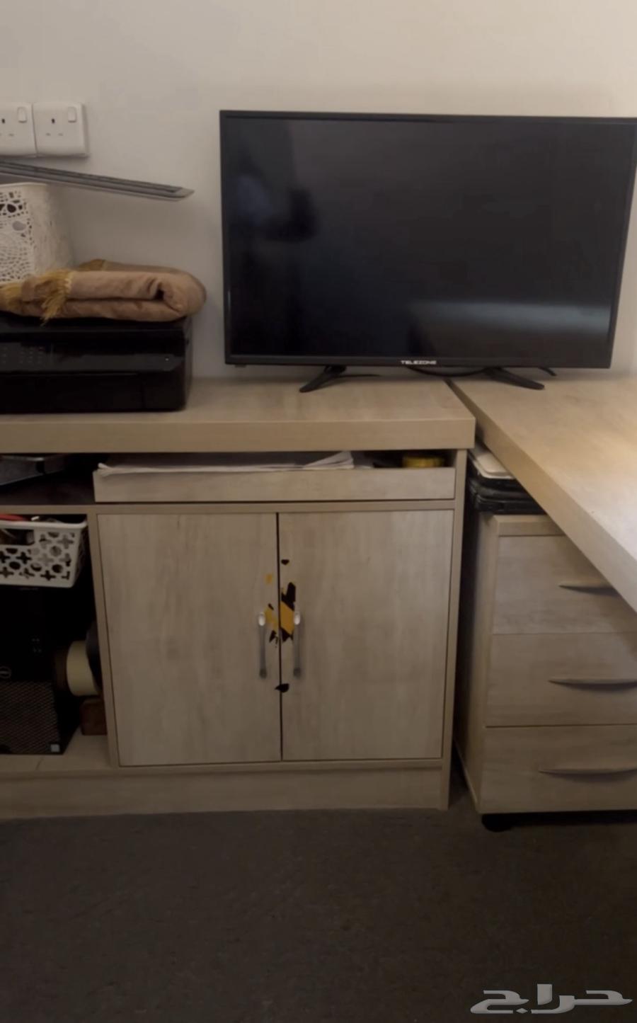 Office table64378411449345112