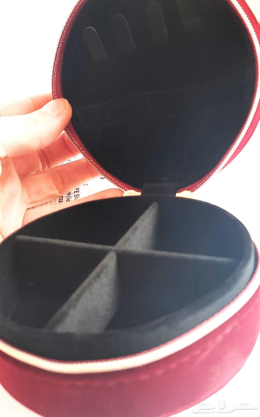 حافظة اكسسوارات مخملية من ماركة بوس بلون البرغندي المميز64378382694401113