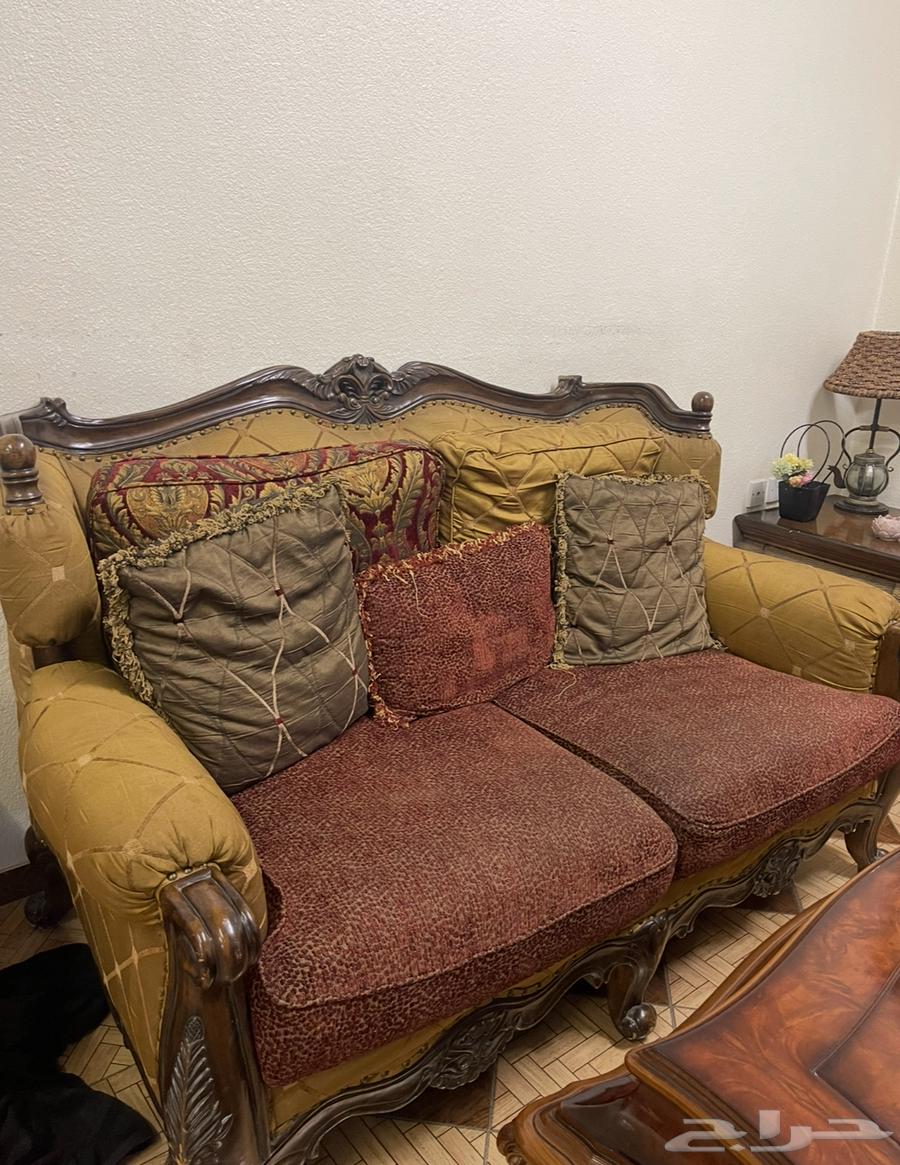 Sofa with table and curtain64389529971586111