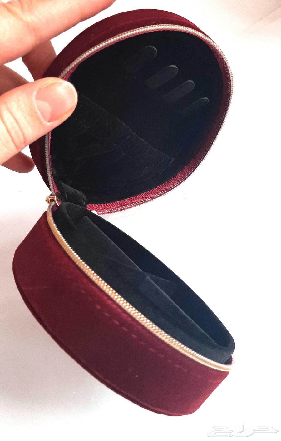 حافظة اكسسوارات مخملية من ماركة بوس بلون البرغندي المميز64378382694401114