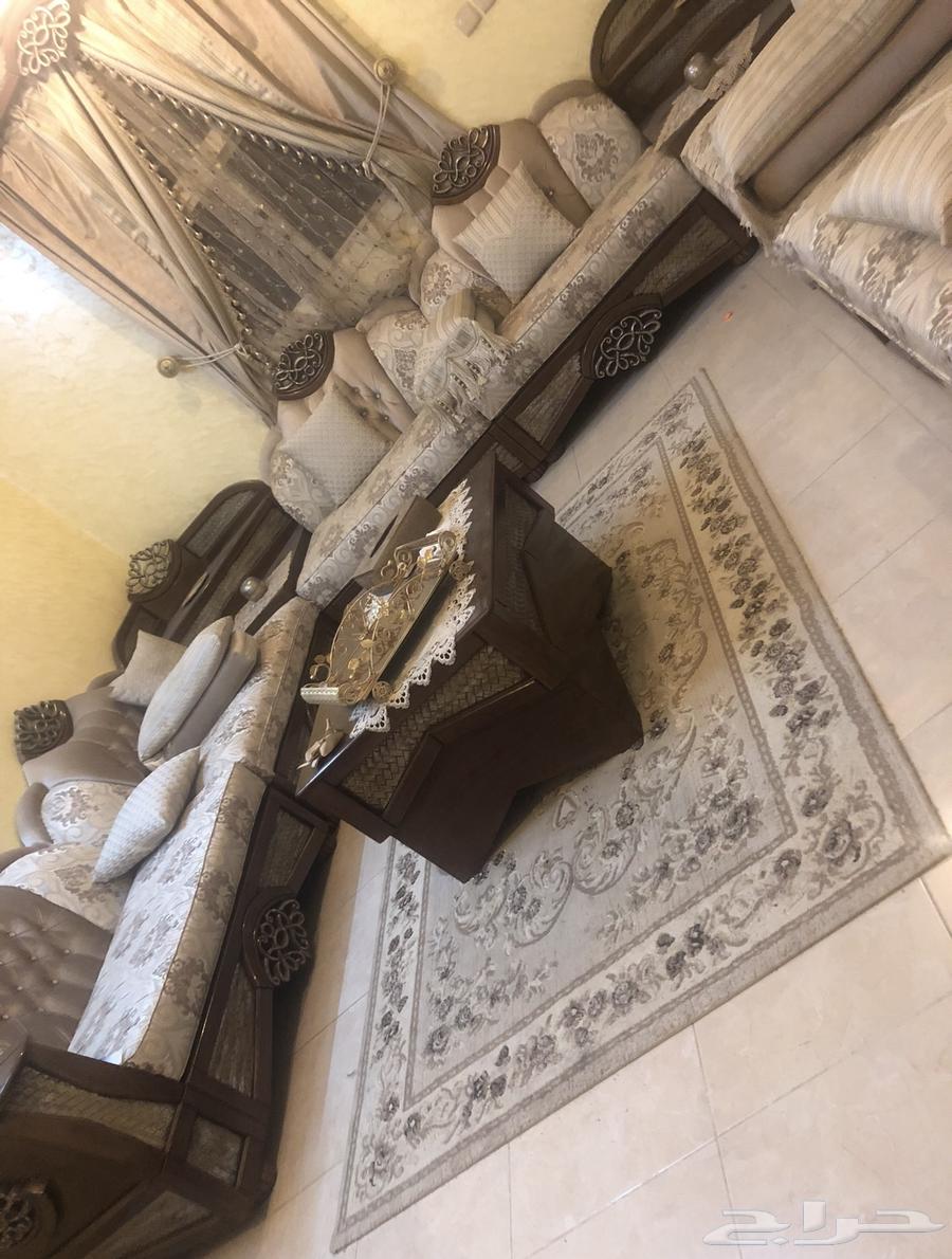 كنب مغربي للبيع مع الطاولات والسجاد64388770985474110