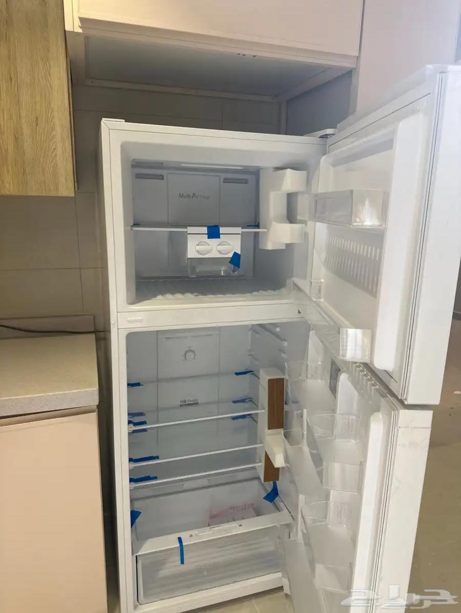 ثلاجه جديده بكراتينها64378367971331110