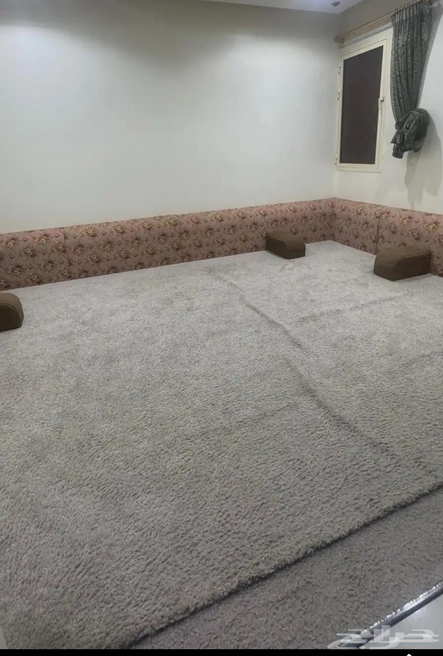 Supports with model and star64390884499075110