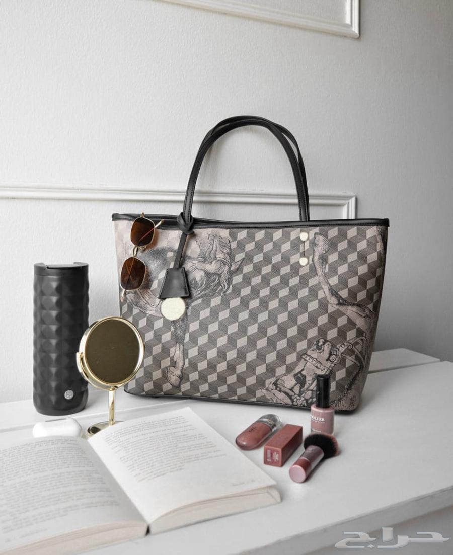 شنطة نسائية من الجلد بلون أسود64379370384771111