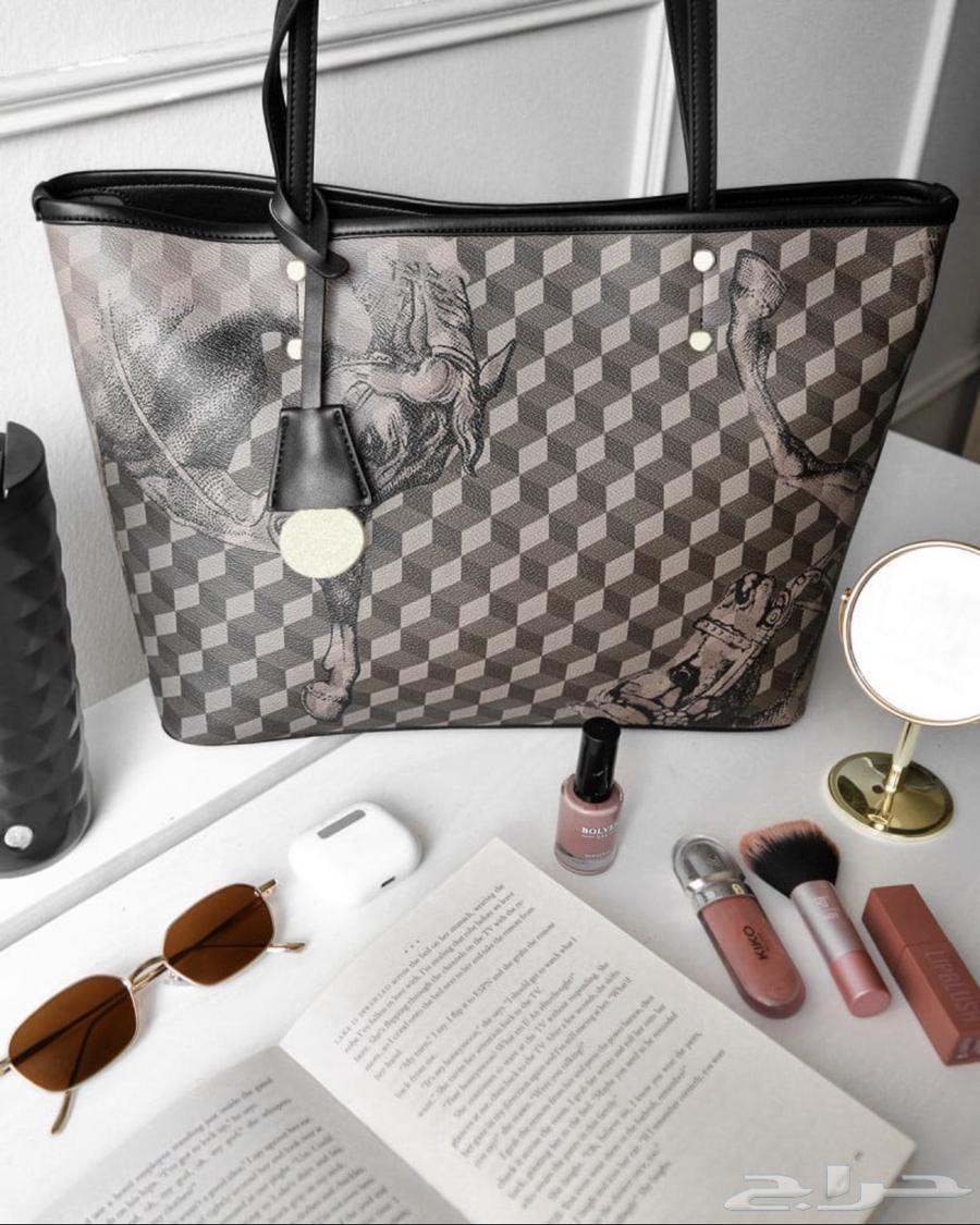 شنطة نسائية من الجلد بلون أسود64379370384771110