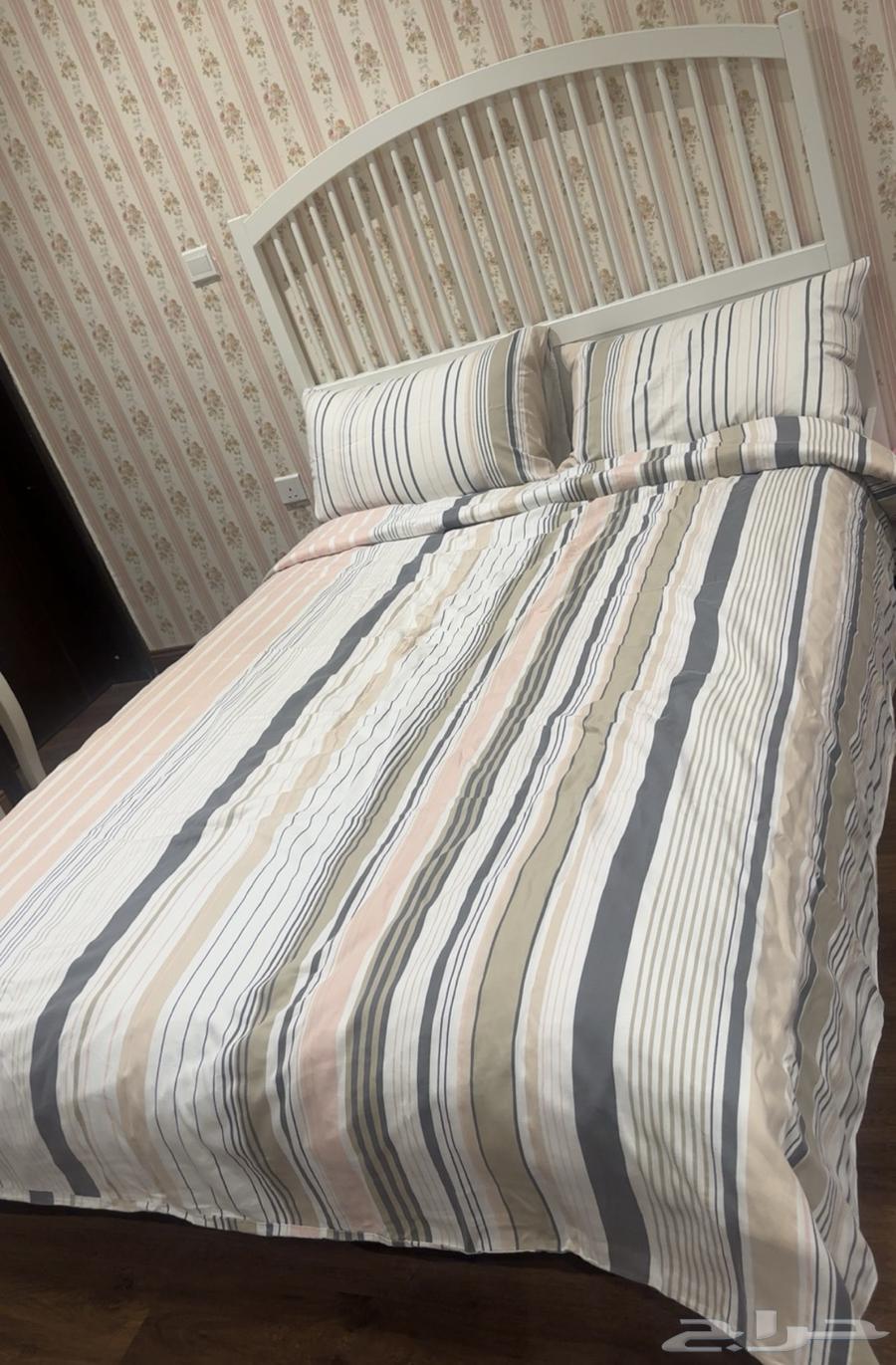 سرير كوين من ايكيا مع الطراحه64388454394753110