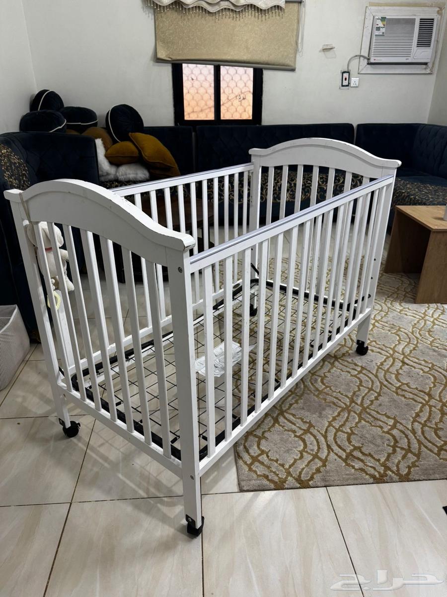 سرير أطفال مواليد نظيف للبيع64388413158913111