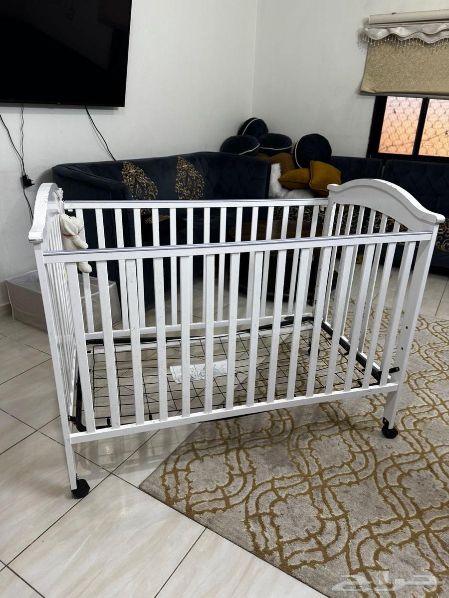 سرير أطفال مواليد نظيف للبيع64388413158913110