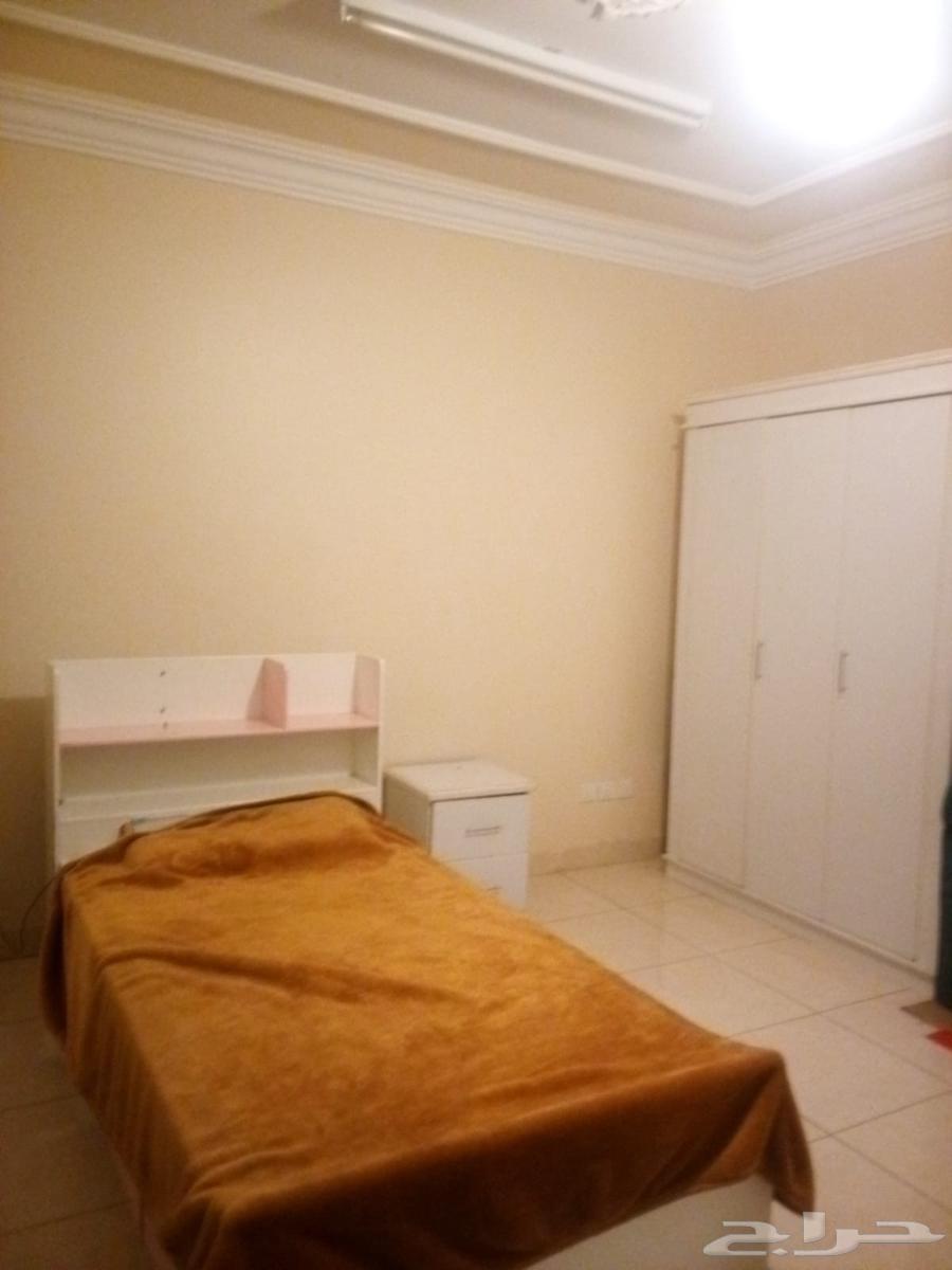 دولاب وسرير خشب للبيع المستعجل64390651451906110
