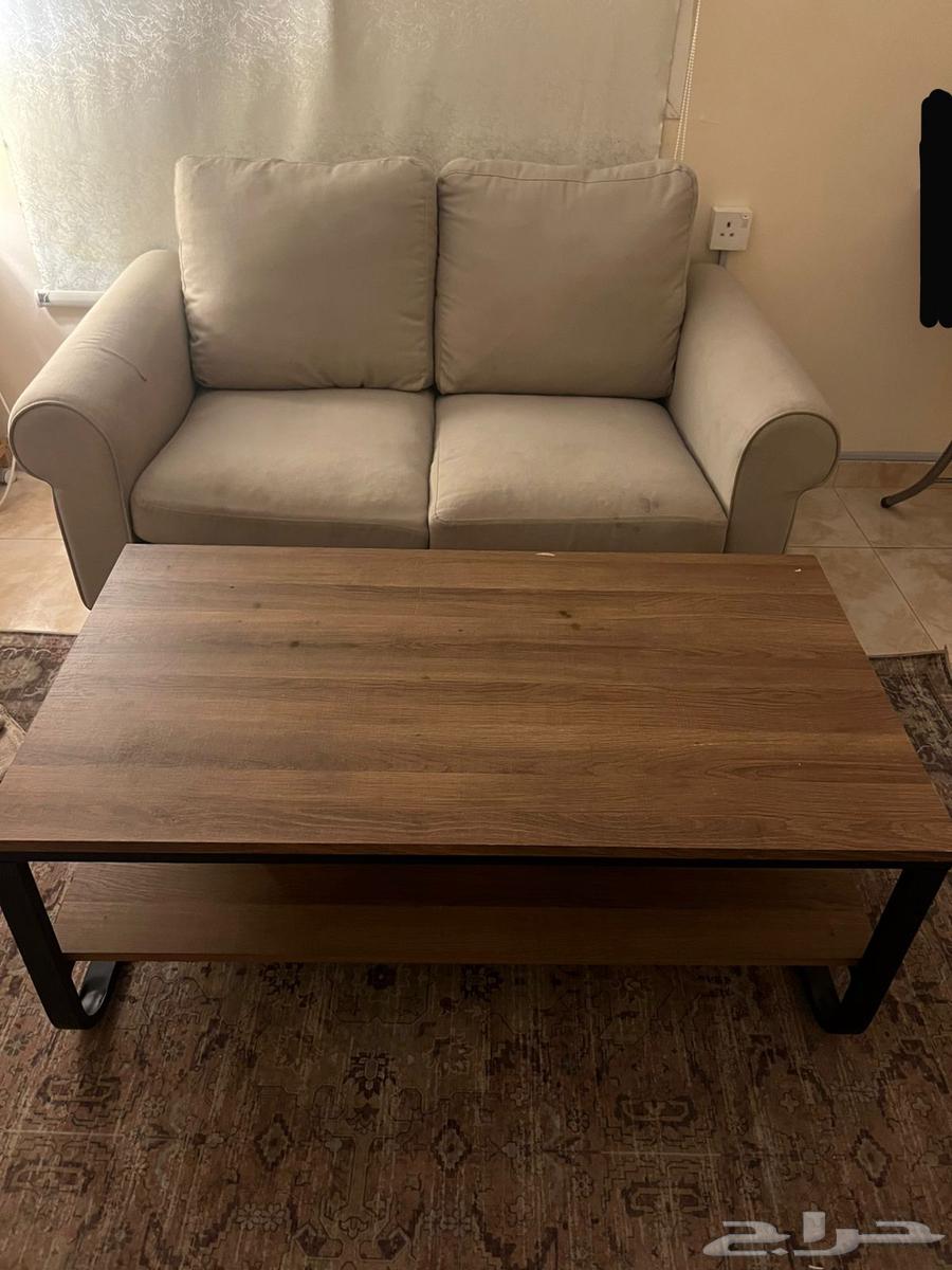 للبيع قطعة كنب ايكيا وطاولة خشب64379007032321110
