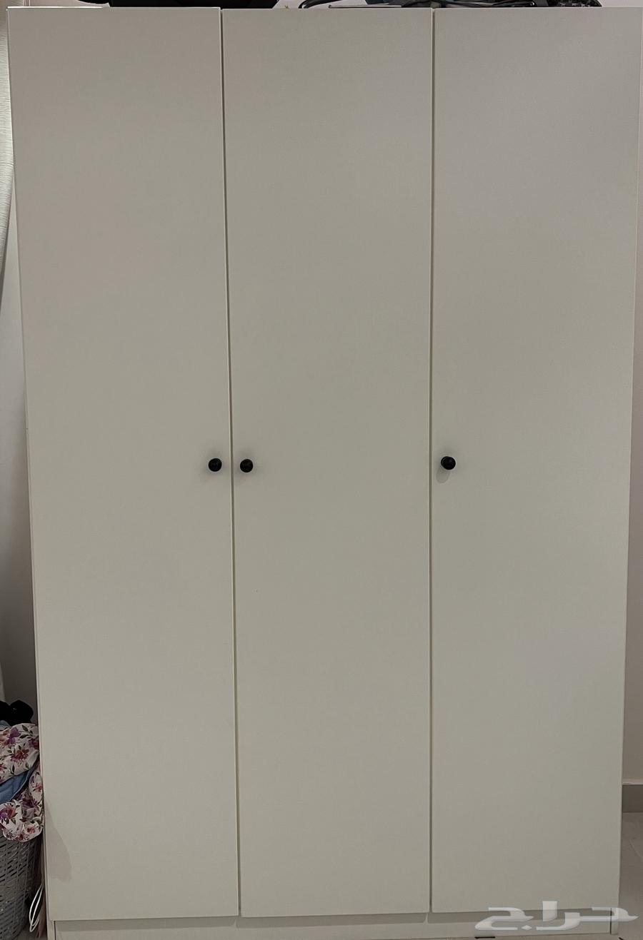دولاب ملابس نظيف للبيع64385747419650112