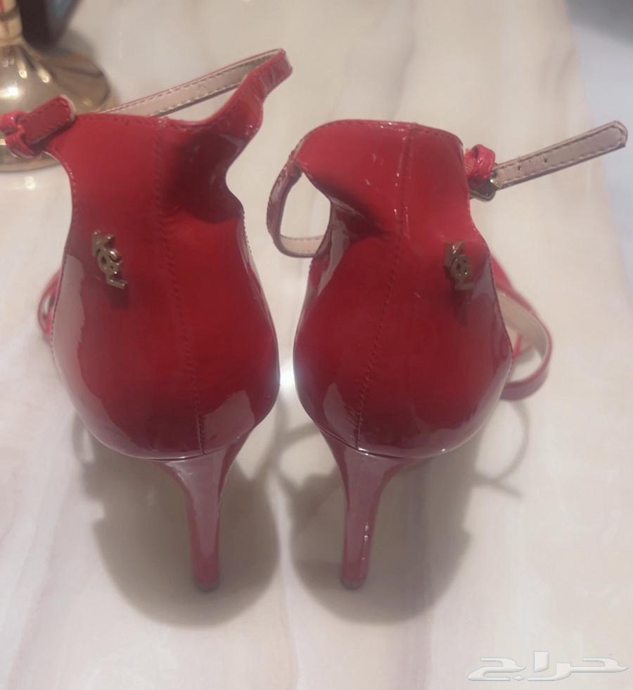 صندل لون احمر للبيع من ماركة لندن شريته من دبي مول64378178839938110