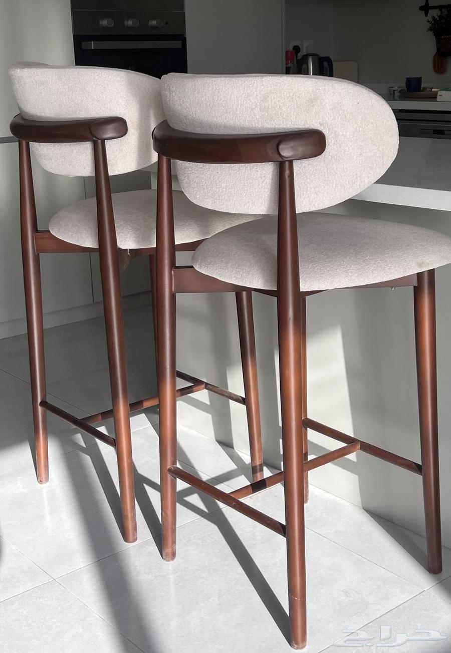 Wide and comfortable bar chairs64385662803202110