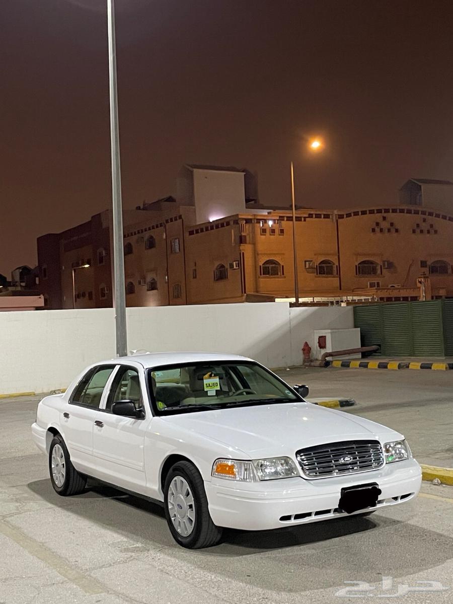 للبيع فورد بوليسي 2011 عداد قليل نظيف جدا64533606204803110