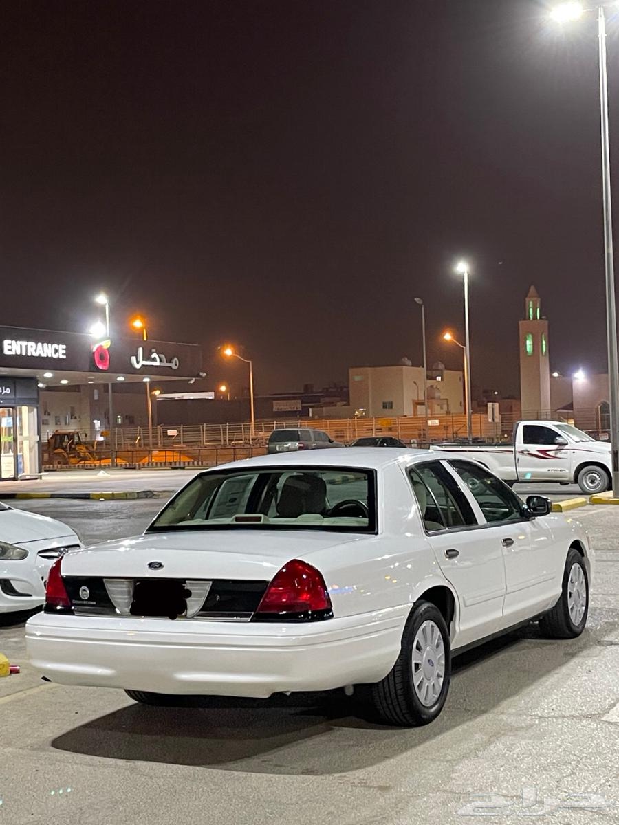 للبيع فورد بوليسي 2011 عداد قليل نظيف جدا64533606204803114