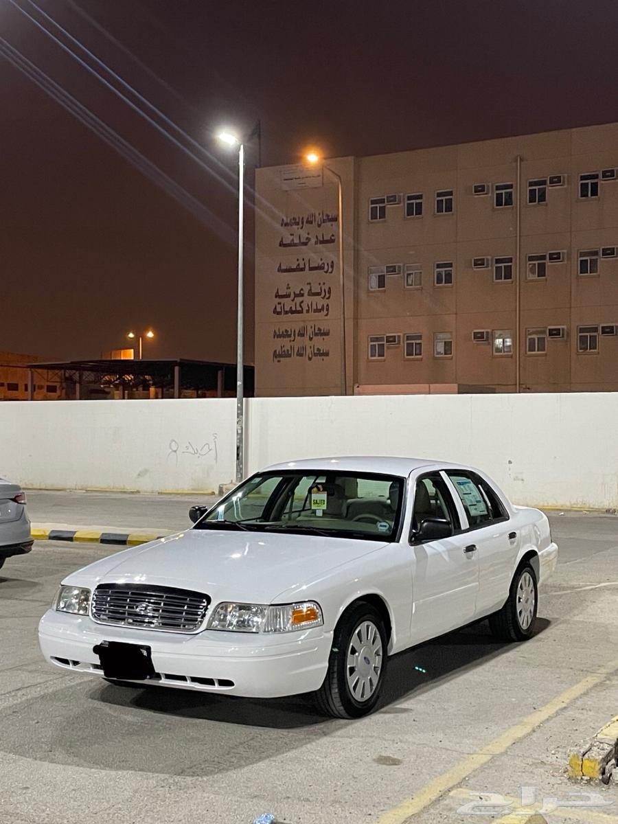 للبيع فورد بوليسي 2011 عداد قليل نظيف جدا64533606204803111