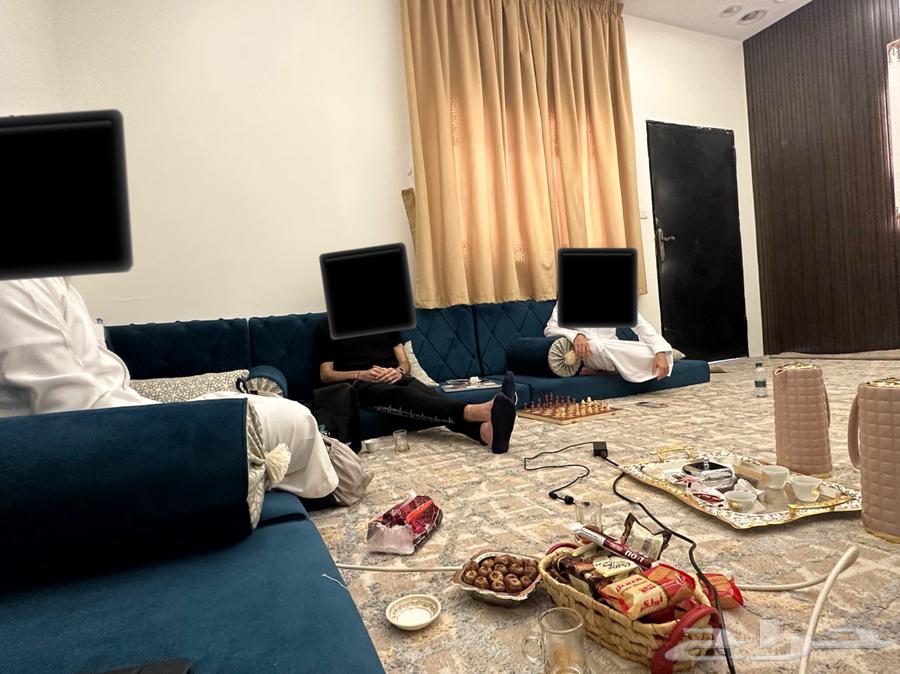 جلسة ملحق ارضية 15-20 شخص64379472267395110