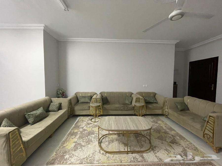 كنب للبيع مع طاوله64382887110273110