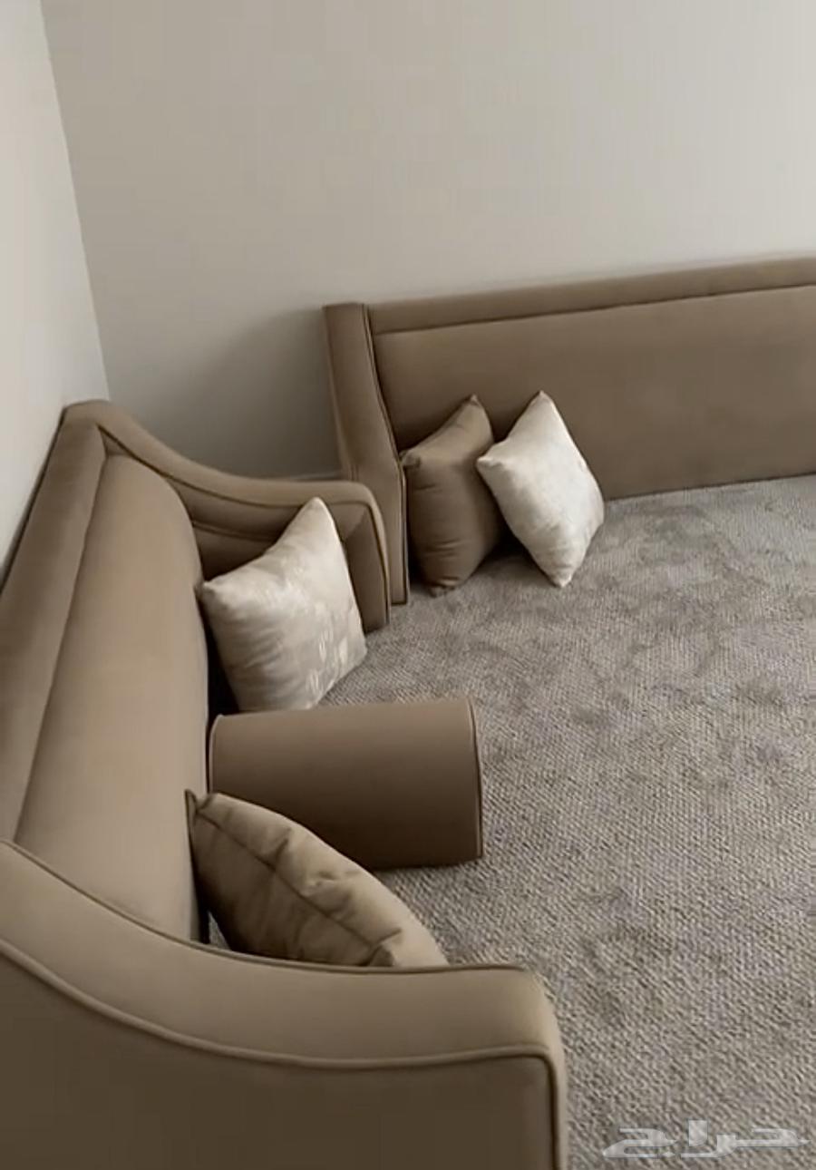 Afternoon session with two new tables for sale64380025299201111