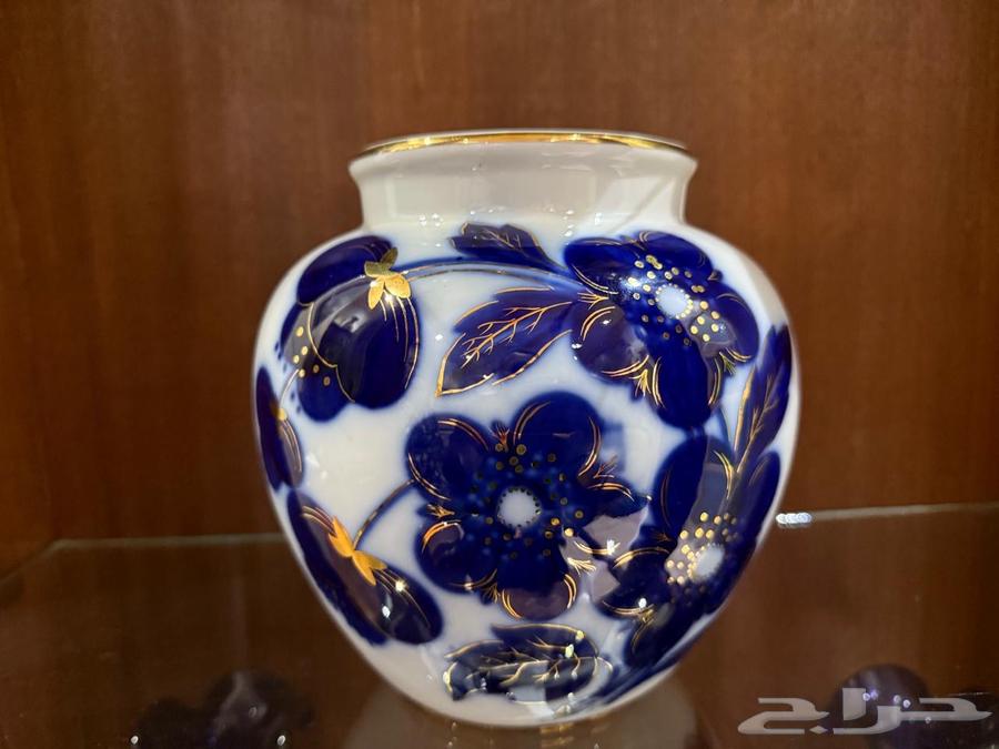 Rare and distinctive vases64391188362499113