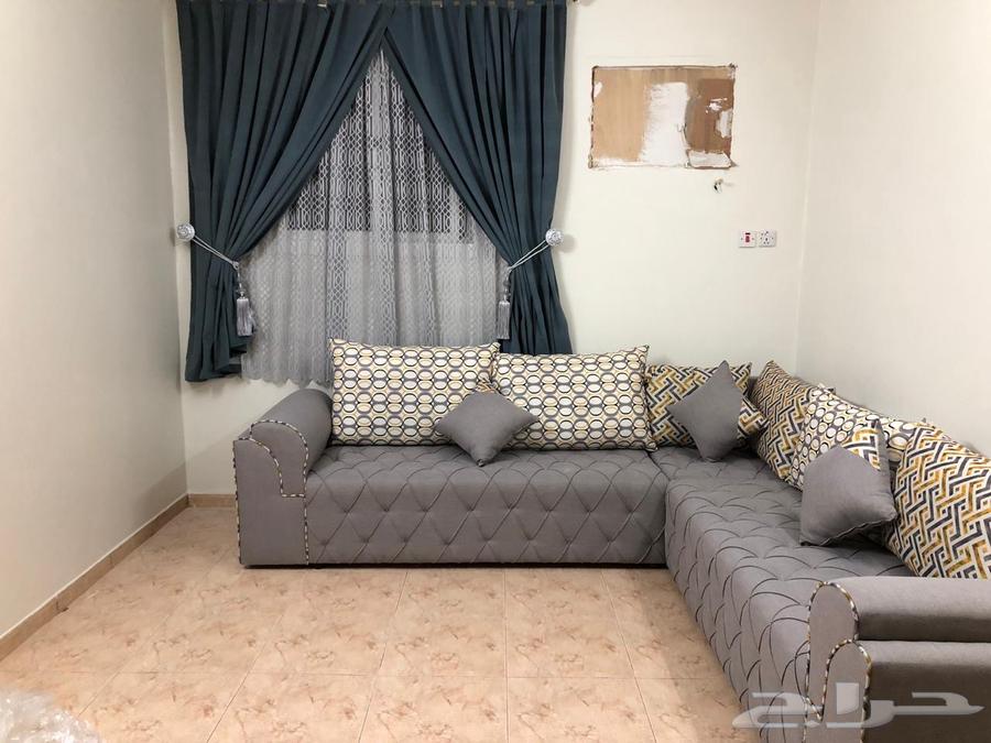 L-shaped 6-person used sofa with minor damage on the second sofa64390637491714110