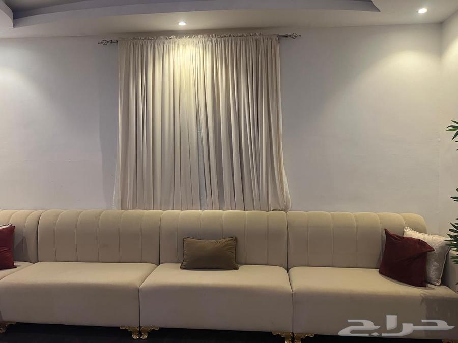 Sofa with two beds and two buffet tables64389072503042112