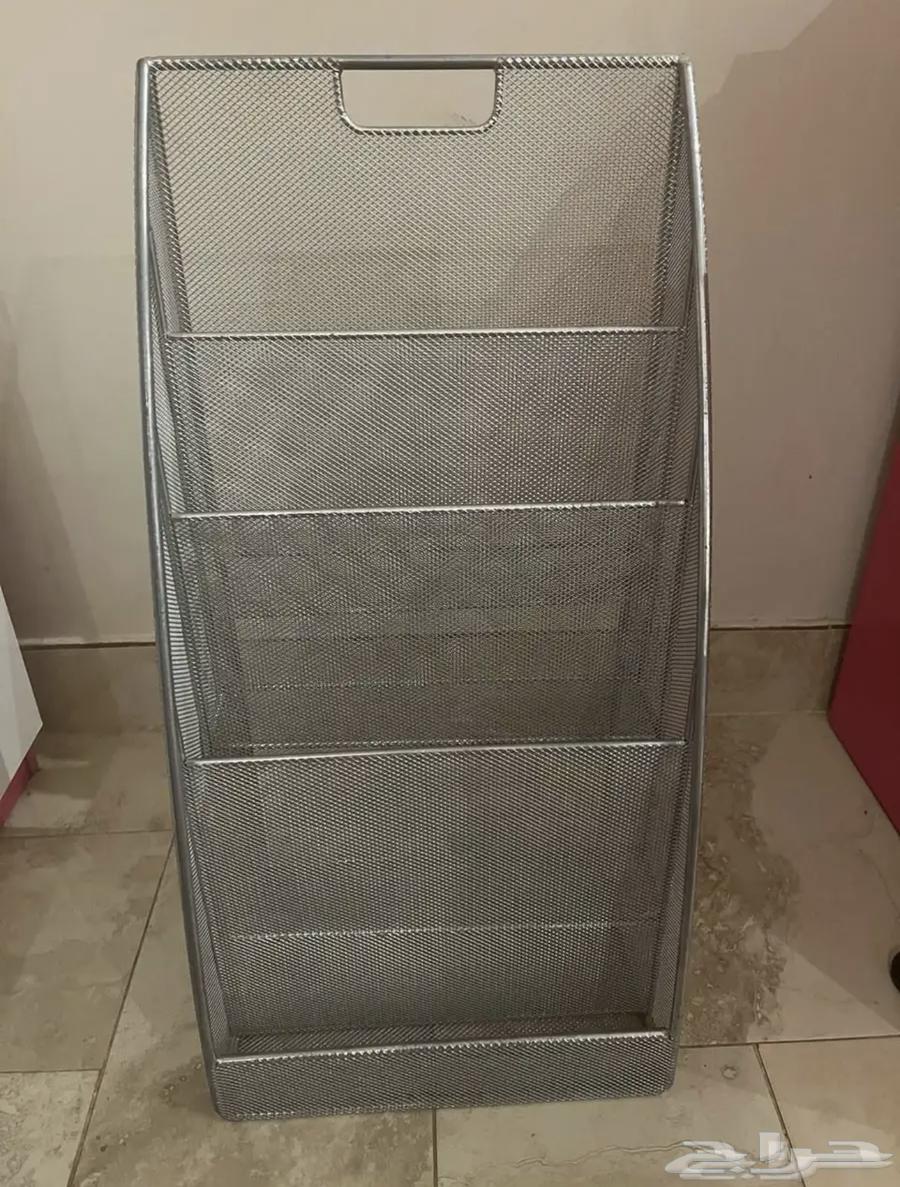 حامل للكتيبات الصغيرة أو المجلات.64390995379841112