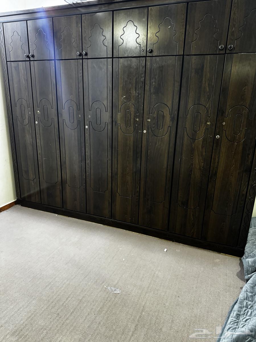 دولاب 8 ابواب بحاله جيده السعر 200 ريال64383206453121110