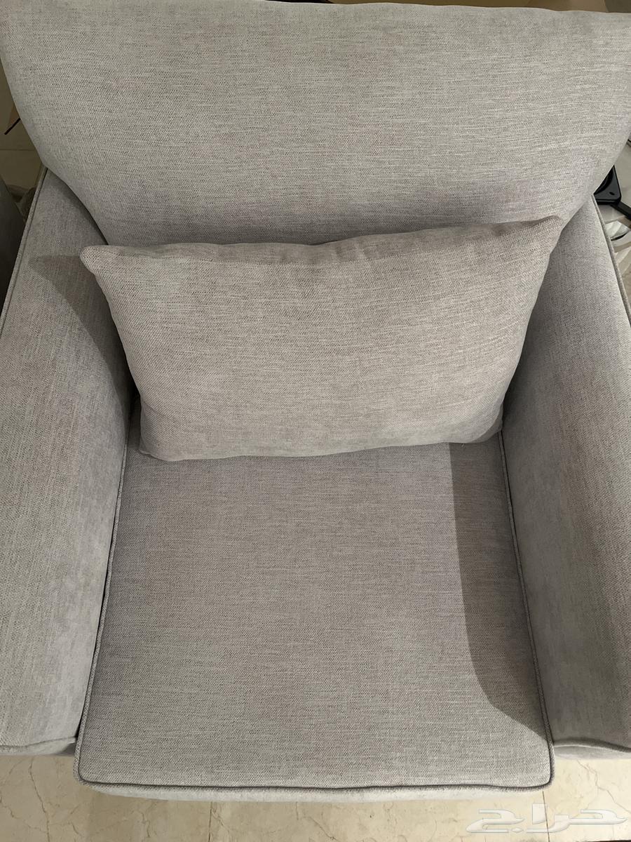 Light-colored square chair64386473083009110