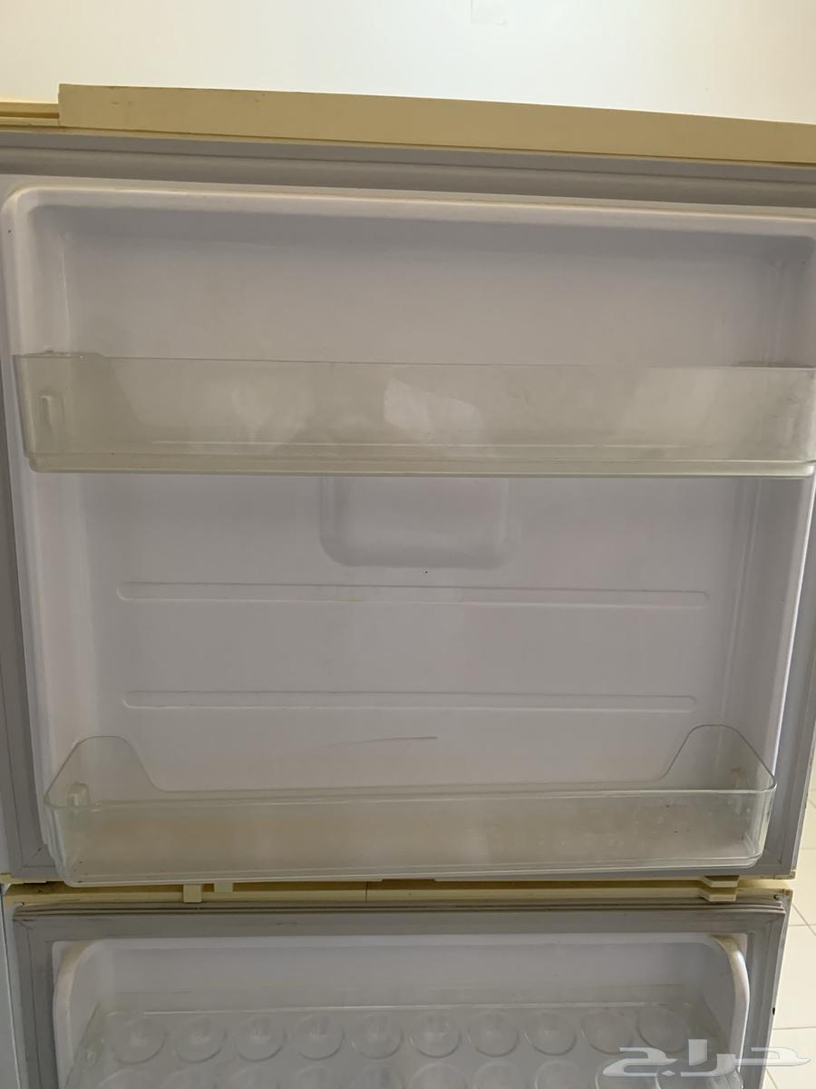 Refrigerator with freezer64382321270146114