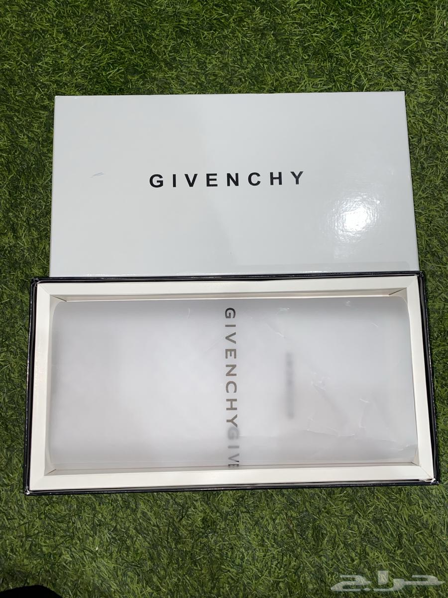 شماغ جفينشي64382679673475110