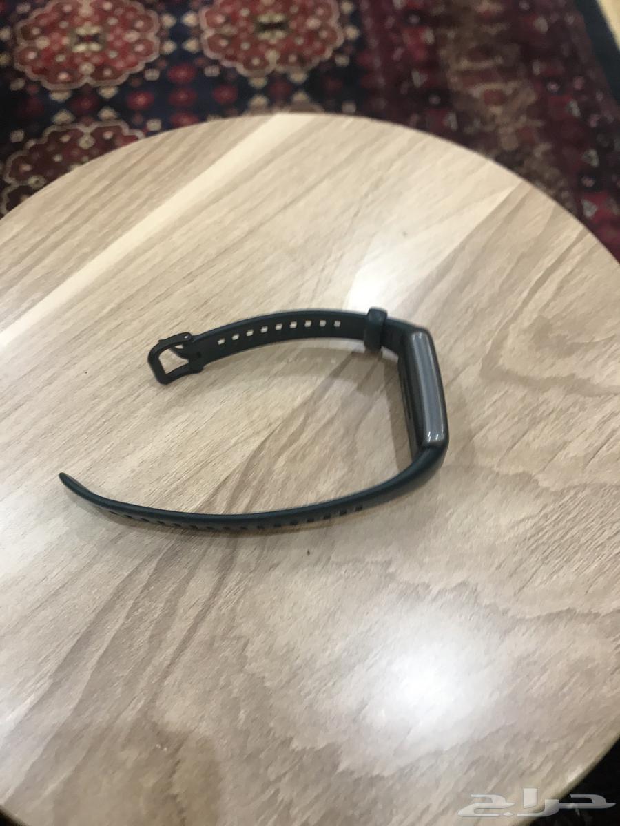 ساعة هواوي باند 6 نظيفة مع كل الملحات64386697133186111
