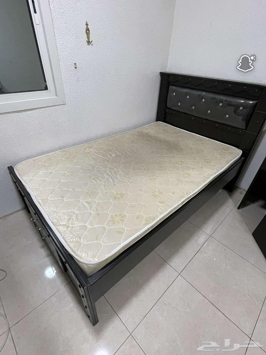 للبيع غرفة نوم بحالة ممتازه64383455335682114