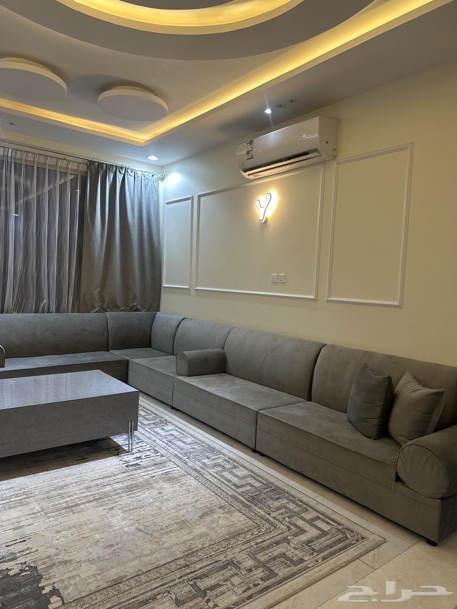 Council with table, mat, and curtain64378426065922110