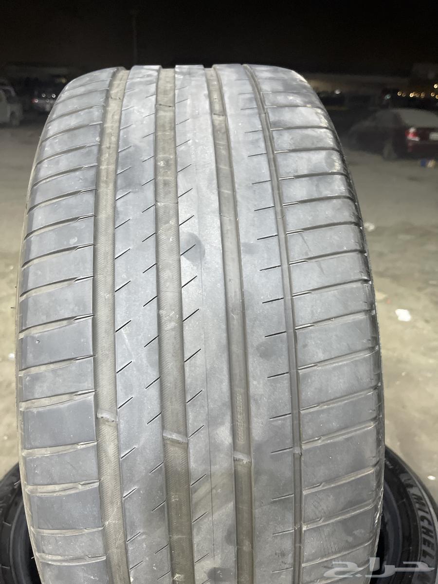 Michelin 265 40 22 tire set, week 23 and 5064536850929283110