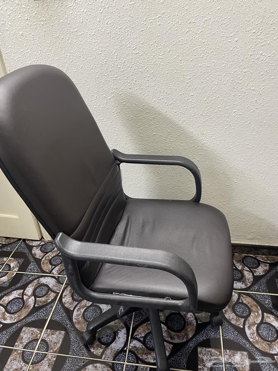 كرسي مكتبي متحرك شبه جديد64391962731649110