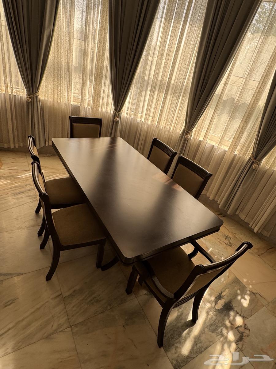 Dining table with 6 chairs64384437984257111