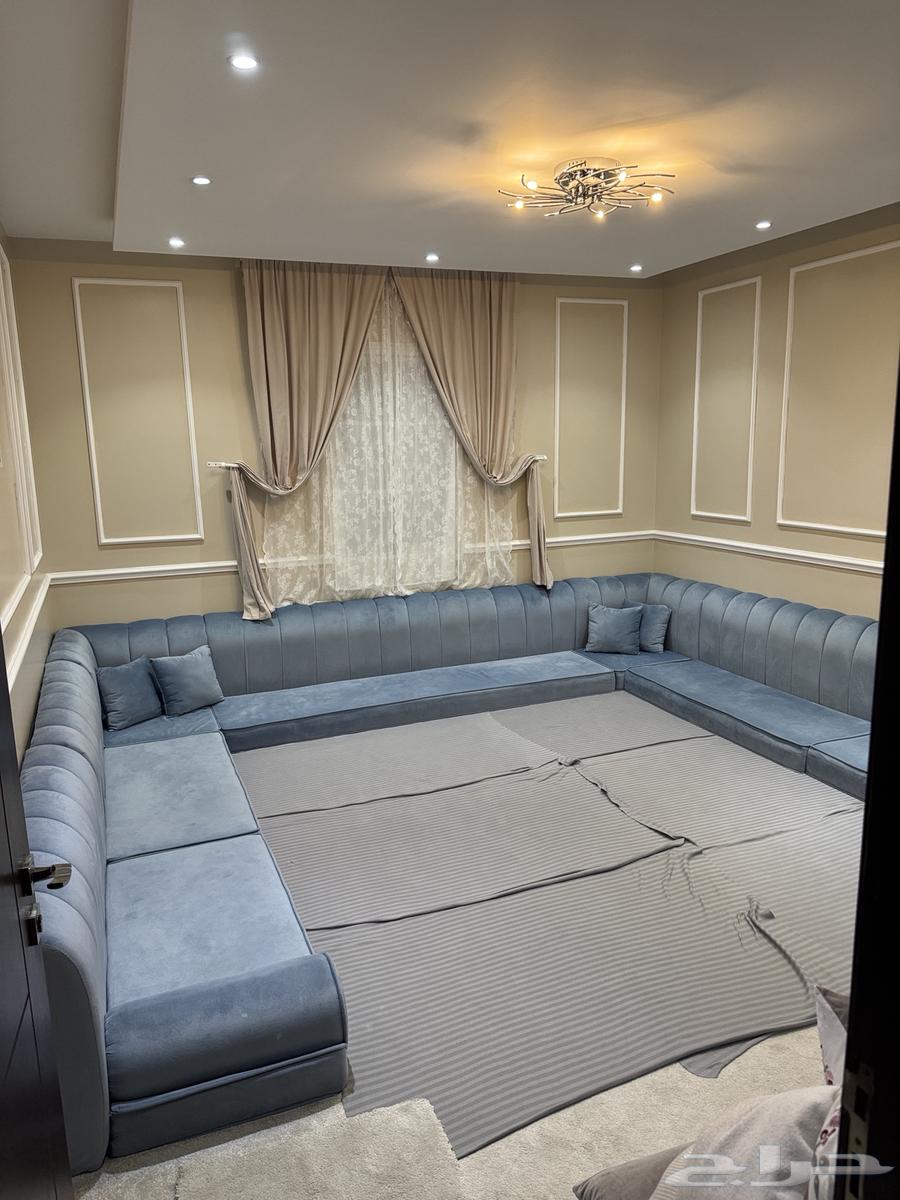 Floor seating with clean 5 by 4.5 mat64379341344641110