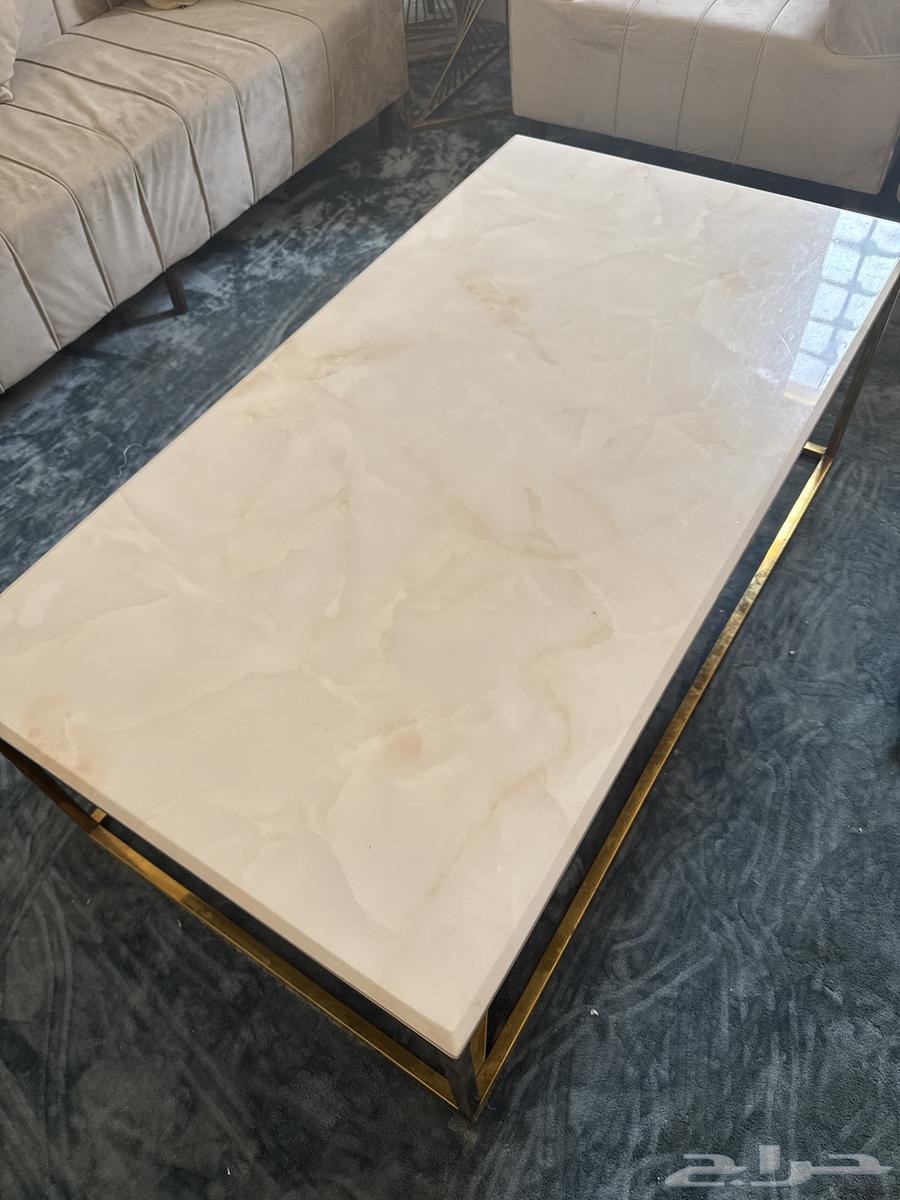 Marble beige table with gold and four services in excellent condition64382776509571110