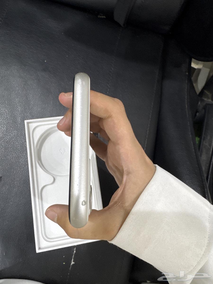 iPhone 11 with intact original screen64390402626563112