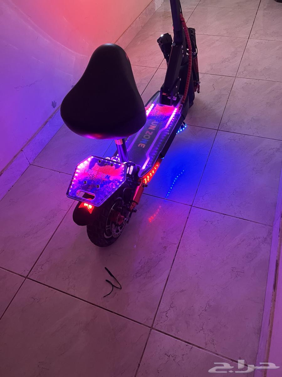 The monster scooter is clean, nothing on it except the rear fender64390788321923112