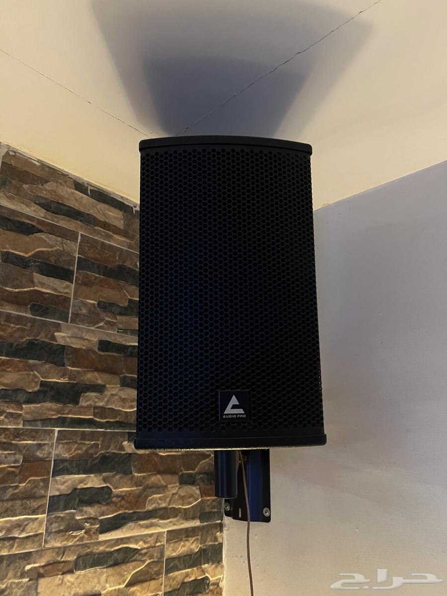 Broken with three speakers, almost new64379790473347112