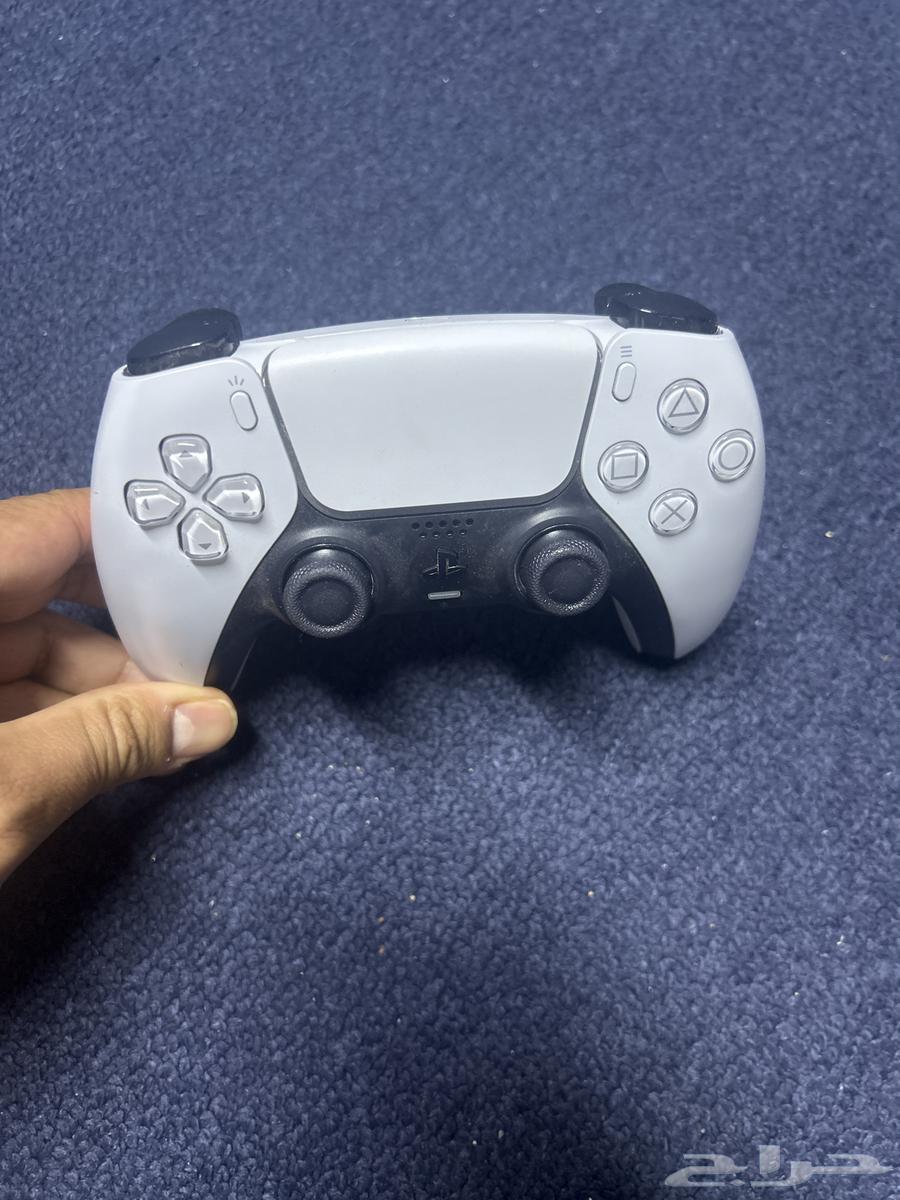PS5 controller, new used for only four months64387035010819111