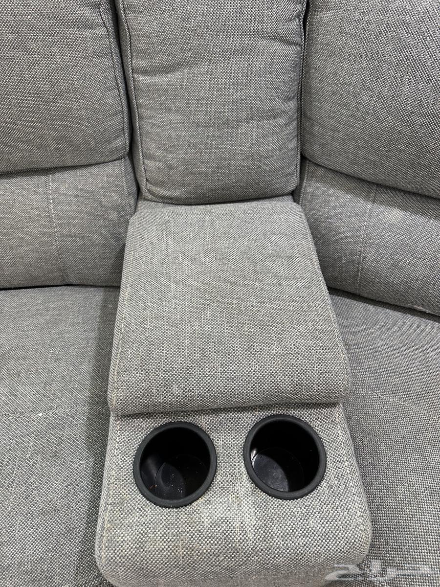 Living room sofa with table and zoli, clean and new condition64383816294273111