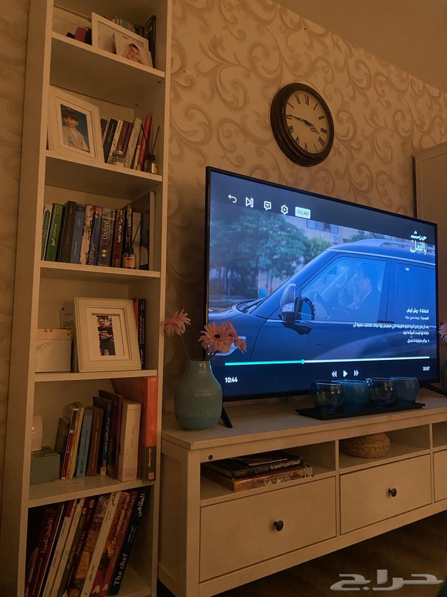 طاولة تلفزيون مع وحدات جانبية للتحف والكتب من أيكيا و طقم ط64389778076162110