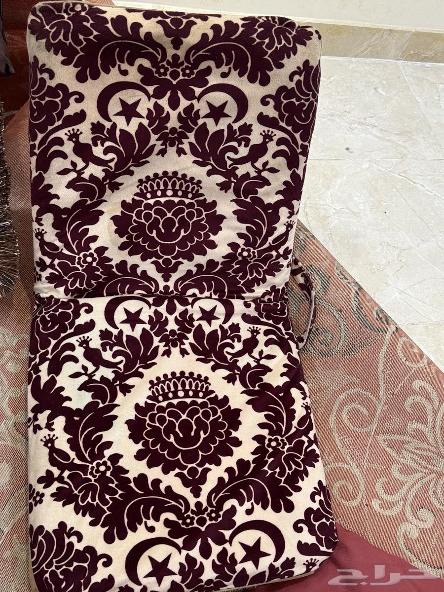 Furniture, chairs, and a 50-inch Samsung screen, lamps, tables, suction device64379443325571110